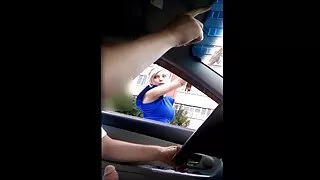 Loira sexo selvagem e brutal esfrega buceta quente na morena buceta molhada em um cobertor bordeaux