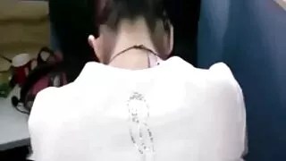 Lamber putaria selvagem o ânus excitou a rapariga e deu-lhe a rata Rapada