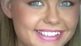 Gostosão suavemente chupa e fode estilo cachorrinho em POV vídeo xvideossexoselvagem pornô