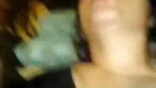 Loira depois de Cunnilingus desfrutou de uma penetração quente sexo lésbico selvagem