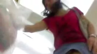 O sexo video selvagem cara se diverte na companhia de lésbicas e organiza sexo ffm com elas