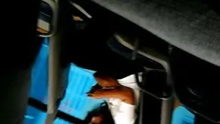 O cara fode uma linda garota entre Peitos videos pornos selvagem oleados e depois a leva ao orgasmo fodendo-a na buceta