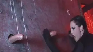 Rapariga distraída da limpeza e fodida com o Filho sexo muito selvagem do proprietário