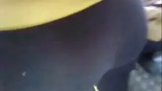 O homem se juntou ao amigo só sexo selvagem e fodeu uma loira em um Gangbang