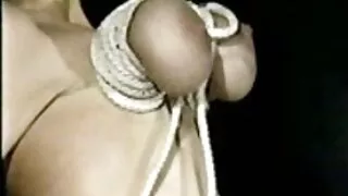 Jovem casal depois de selvagem transando beijos quentes e carícias orais fez sexo em diferentes posições
