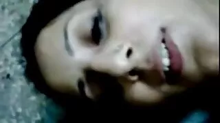 Busto amatorialeOga Amador monta um galo de borracha lesbicas selvagem e cums