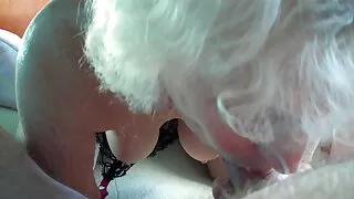 Estilo Cachorrinho militar na base videos de sexo anal selvagem acaricia a rata apertada de um prisioneiro