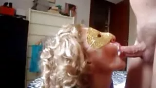 O sexo selvagem amarrado cara filmou sexo caseiro com uma jovem
