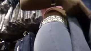 O cara de cabelos compridos cansou o vizinho tocando violão e ela site porno selvagem fodeu sua boca e buceta